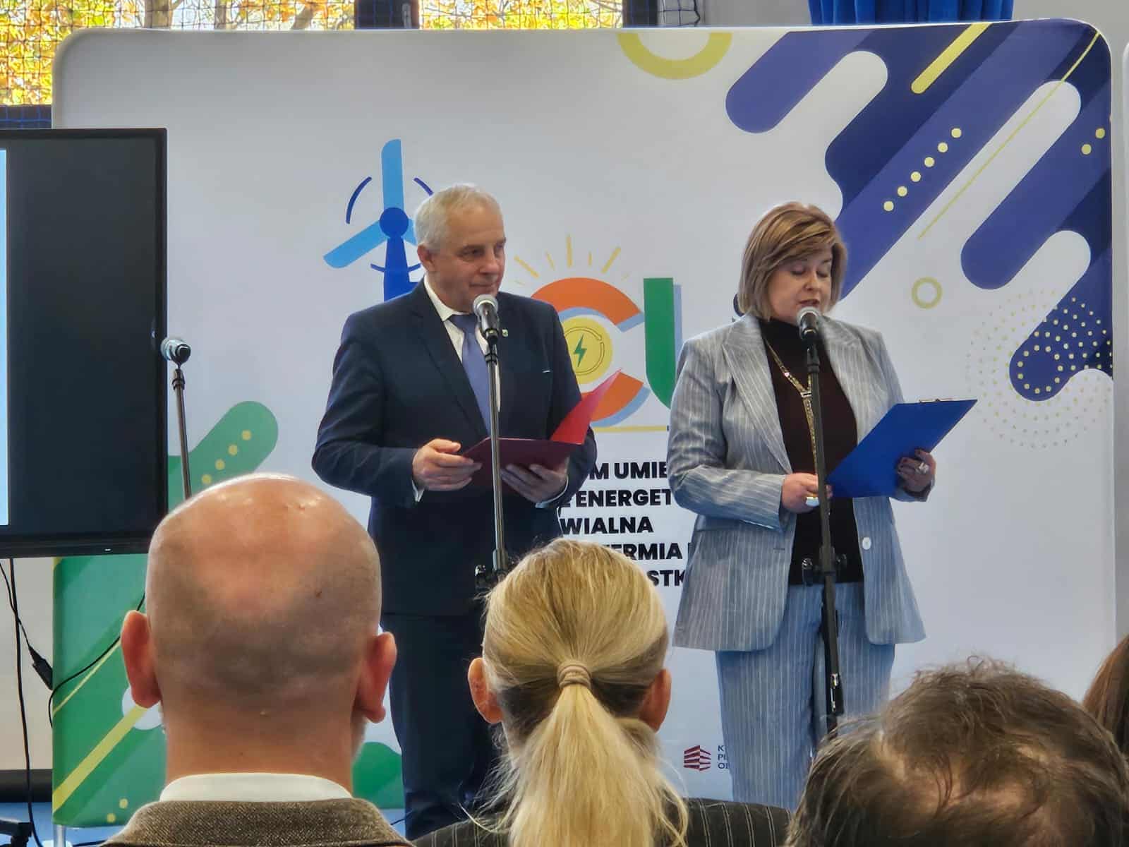 Panel dyskusyjny ekspertów branżowych pod moderacją Adama Koniszewskiego